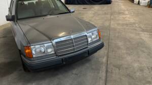 Bild 17/81 von Mercedes-Benz 250 TD (1992)