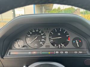 Image 15/55 de BMW 323i (1984)