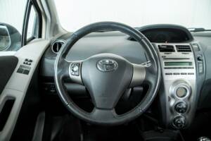 Bild 8/50 von Toyota Yaris 1.33 VVT-i (2011)