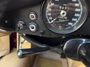 Bild 17/29 von Jaguar E-Type V12 (2+2) (1972)