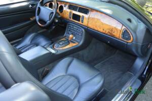 Afbeelding 34/50 van Jaguar XKR (2000)