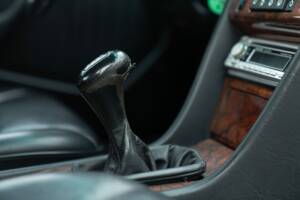 Image 29/49 of Mercedes-Benz 320 E (1993)