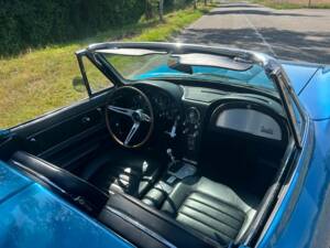 Image 2/8 of Chevrolet Corvette Sting Ray Convertible (1966)