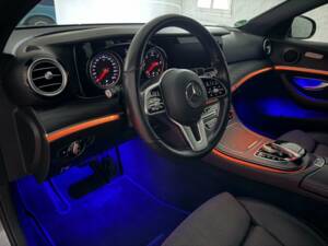 Image 26/32 of Mercedes-Benz E 200 d (2020)