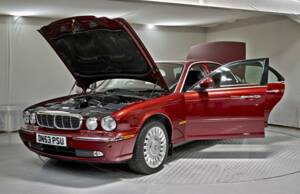 Image 16/50 of Jaguar XJR Super V8 (2004)