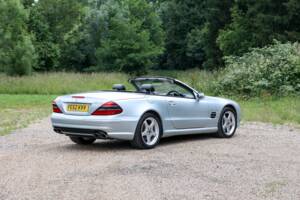 Image 23/40 of Mercedes-Benz SL 55 AMG (2002)
