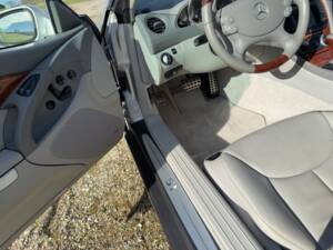Immagine 10/20 di Mercedes-Benz SL 500 (2002)