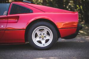 Afbeelding 7/8 van Ferrari 308 GTBi Quattrovalvole (1985)