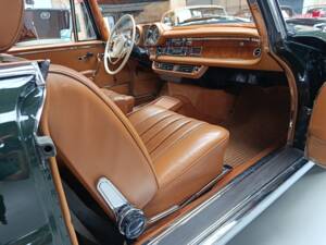 Image 16/54 of Mercedes-Benz 280 SE 3,5 (1970)