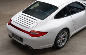 Image 17/40 of Porsche 911 Carrera 4 (2009)