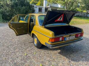 Image 71/139 of Mercedes-Benz 240 D (1978)