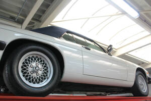 Image 8/50 of Jaguar XJS 5.3 V12 (1988)