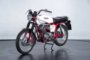 Image 2/50 of Moto Guzzi Stornello 125 II (1971)