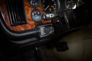 Image 48/97 of Daimler Double Six (1994)