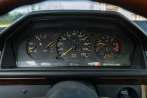 Afbeelding 40/50 van Mercedes-Benz 200 CE (1992)