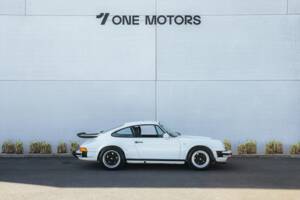 Bild 8/27 von Porsche 911 Carrera 3.2 (1989)