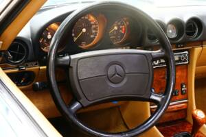 Image 18/25 of Mercedes-Benz 560 SL (1986)