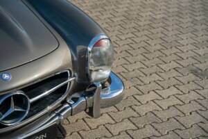 Image 13/38 of Mercedes-Benz 300 SL Roadster (1961)