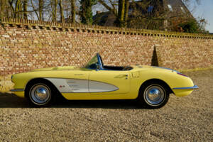 Image 32/50 of Chevrolet Corvette (1958)