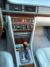 Bild 10/22 von Mercedes-Benz 500 E (1993)