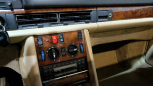 Image 15/23 of Mercedes-Benz 560 SEC (1987)