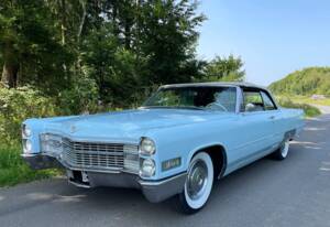 Bild 4/16 von Cadillac DeVille Convertible (1966)