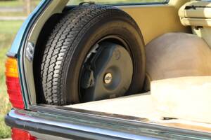 Image 16/24 of Mercedes-Benz 280 TE (1983)