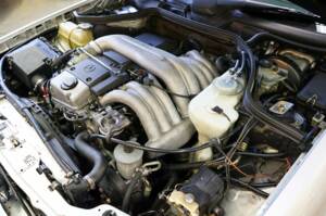 Image 25/33 of Mercedes-Benz E 300 Diesel (1994)