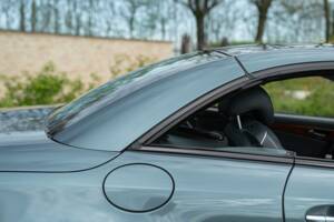 Image 12/50 of Mercedes-Benz SL 500 (2001)