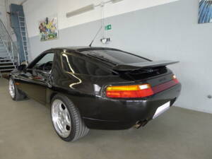 Image 24/36 of Porsche 928 GTS (1994)
