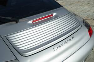 Image 19/50 of Porsche 911 Carrera 4 (1999)