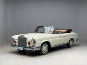 Afbeelding 8/36 van Mercedes-Benz 250 SE (1966)