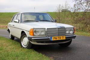 Image 3/22 of Mercedes-Benz 200 (1978)