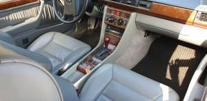 Bild 7/9 von Mercedes-Benz 300 CE (1989)