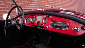 Image 2/8 of MG MGA 1500 (1956)