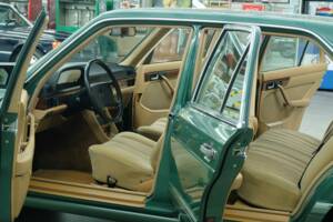 Bild 41/50 von Mercedes-Benz 260 SE (1990)