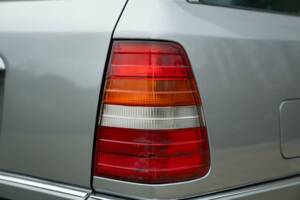 Imagen 19/50 de Mercedes-Benz 200 TE (1992)
