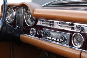 Image 12/33 de Mercedes-Benz 280 SL (1969)