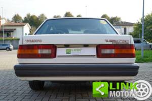 Image 7/10 of Volvo 780 Bertone (1987)