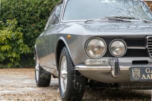 Image 21/50 de Alfa Romeo Giulia GT 1300 Junior (1972)