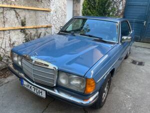 Immagine 15/38 di Mercedes-Benz 230 CE (1983)