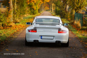 Image 25/26 of Porsche 911 Carrera S (2005)