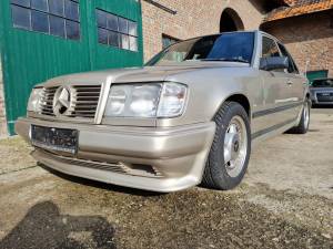 Bild 8/21 von Mercedes-Benz 300 E (1986)