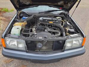 Bild 12/39 von Mercedes-Benz 190 E 1.8 (1992)