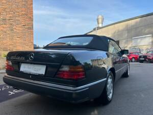 Image 25/47 of Mercedes-Benz 300 CE-24 (1992)