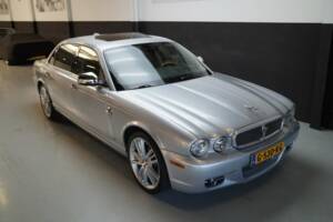 Image 22/50 of Jaguar XJ 8 4.2 (2007)
