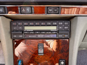 Afbeelding 45/59 van Mercedes-Benz 560 SL (1986)