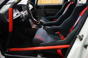 Imagen 29/36 de Mercedes-Benz 190 E 2.6 (1990)