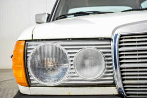 Bild 23/46 von Mercedes-Benz 240 D (1982)