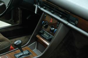 Bild 23/50 von Mercedes-Benz 280 SE (1980)
